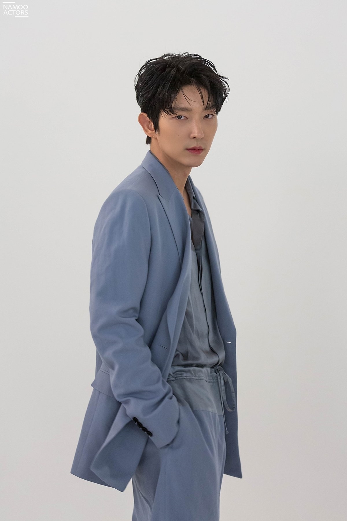 Lee Jun Ki khoe nhan sắc cực phẩm ở tuổi 38 trong bộ ảnh mới