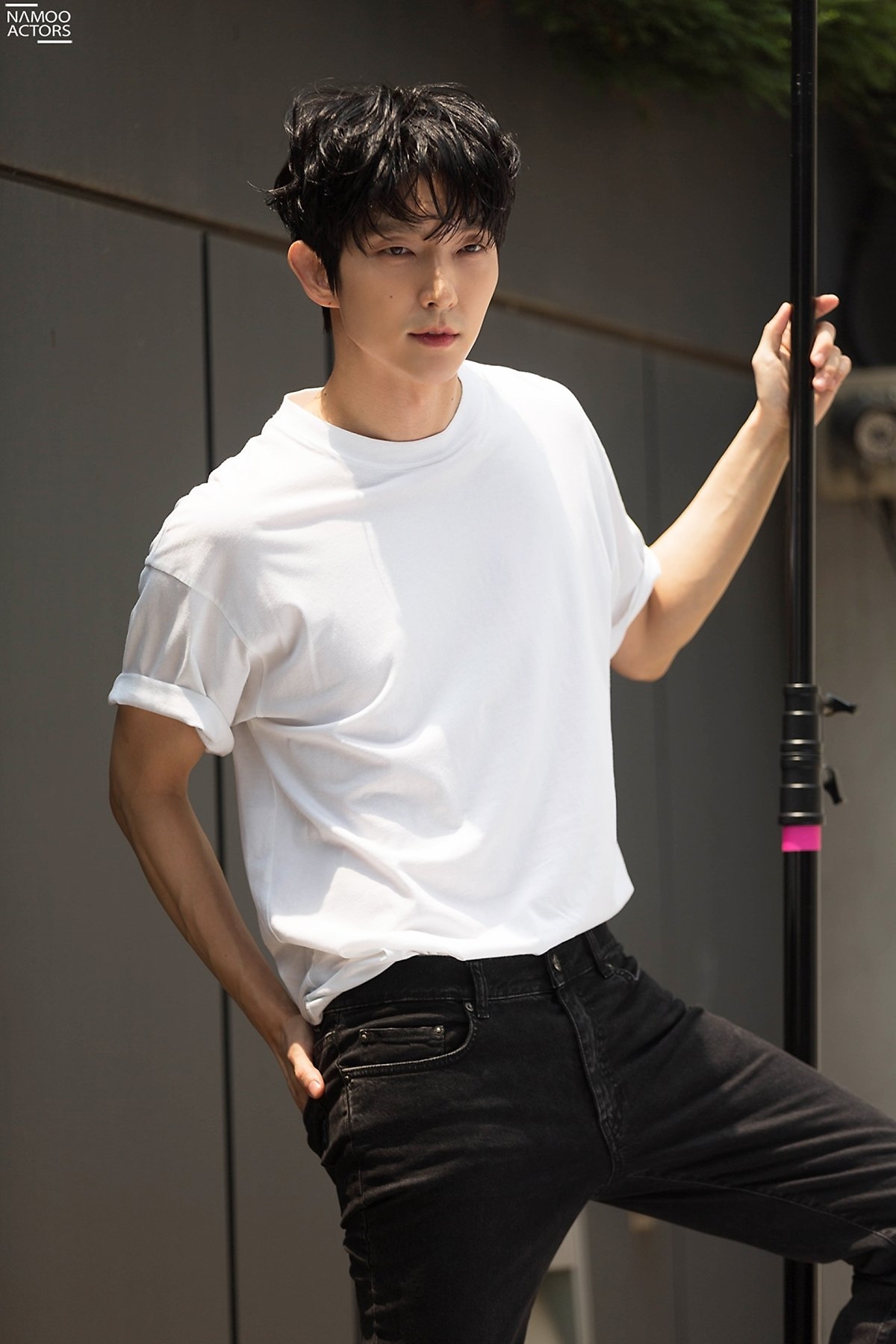 Lee Jun Ki khoe nhan sắc cực phẩm ở tuổi 38 trong bộ ảnh mới