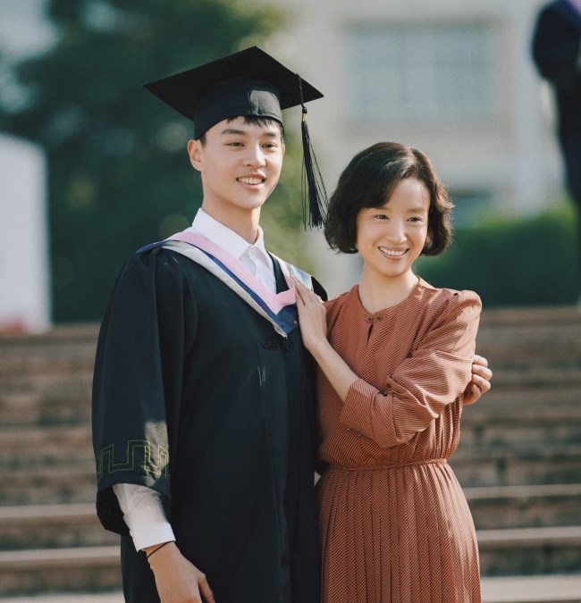 'Phú Sát hoàng hậu' Đổng Khiết đóng vai mẹ của bạn diễn chỉ kém 6 tuổi