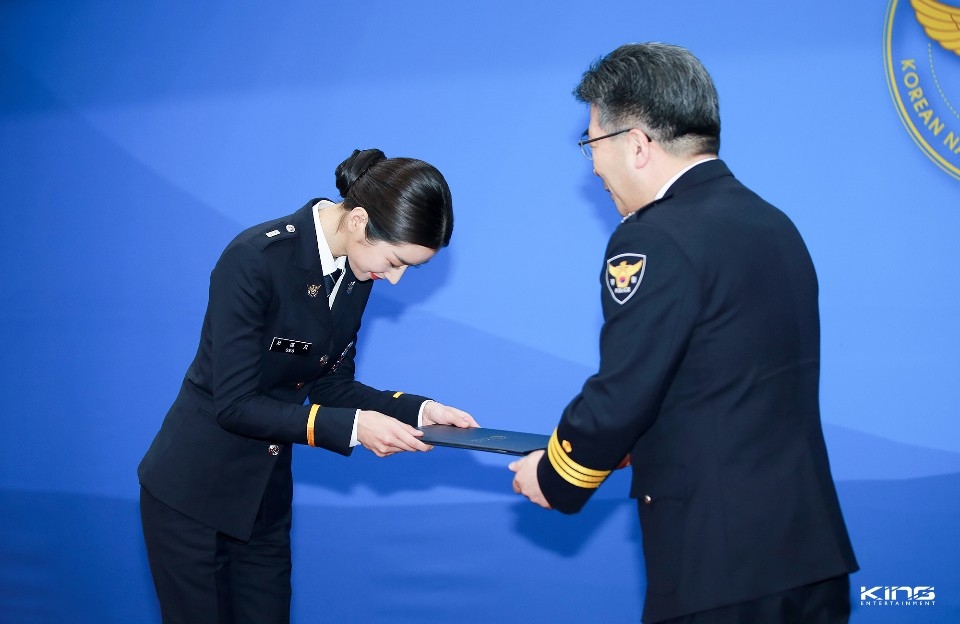 Seo Ye Ji gây chú ý vì từng nhận danh hiệu sĩ quan cảnh sát danh dự
