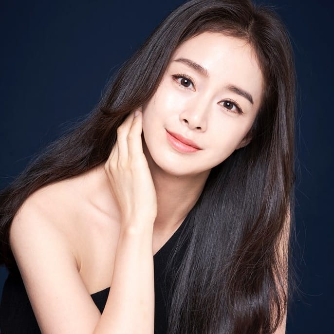 Kim Tae Hee bất ngờ đăng ảnh mới đẹp mê mẩn khiến fan 'dậy sóng'