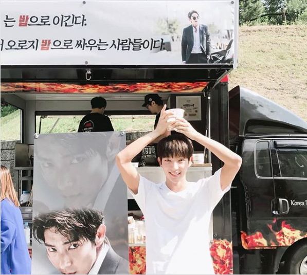 Lee Jun Ki - IU lại dấy lên nghi ngờ hẹn hò khi 'thả thính' qua lại