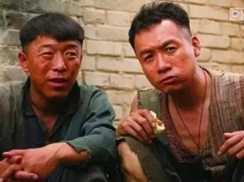 Triệu Lệ Dĩnh, Hồ Ca và sao Cbiz gây chú ý khi đi trả ơn ân nhân