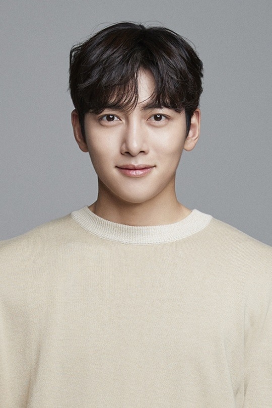 Ji Chang Wook khoe những món quà ý nghĩa từ fan nhân sinh nhật tuổi 33