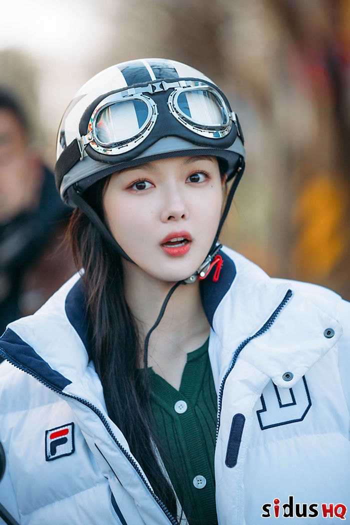 Kim Yoo Jung cực rạng rỡ trong loạt ảnh hậu trường 'Backstreet Rookie'