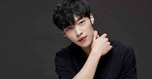 Lee Min Ho đăng ảnh tình cảm tiễn Woo Do Hwan đi nghĩa vụ quân sự