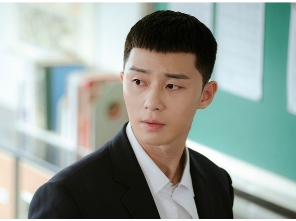 Park Seo Joon xứng danh 'tổng tài' từ trong phim bước ra đời thật