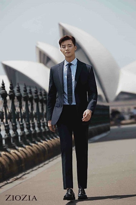 Park Seo Joon xứng danh 'tổng tài' từ trong phim bước ra đời thật