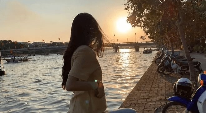 Seo Ye Ji lại gây 'sốt' với loạt ảnh du lịch Việt Nam