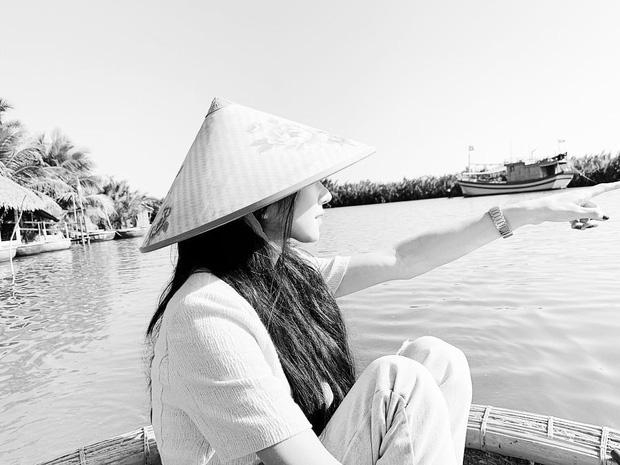 Seo Ye Ji lại gây 'sốt' với loạt ảnh du lịch Việt Nam