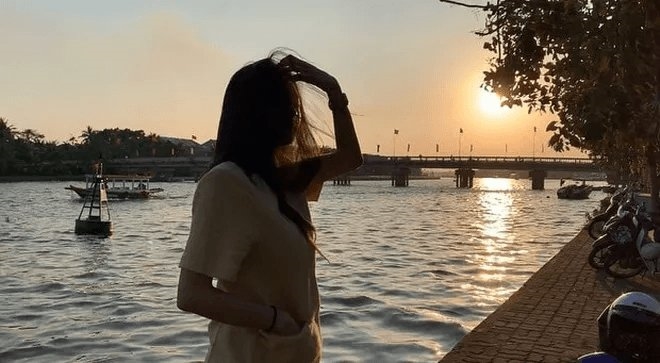 Seo Ye Ji lại gây 'sốt' với loạt ảnh du lịch Việt Nam