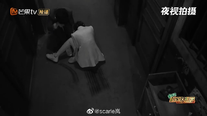 Dương Mịch bị Đặng Luân kéo lê trên sàn cả mét trong show mới