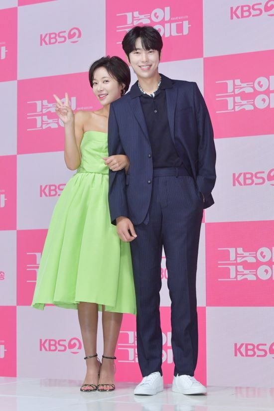 Hwang Jung Eum hạnh phúc khi 37 tuổi vẫn đóng phim hài tình cảm
