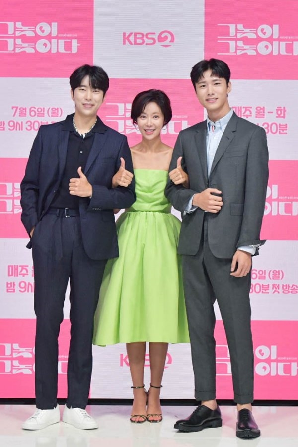 Hwang Jung Eum hạnh phúc khi 37 tuổi vẫn đóng phim hài tình cảm