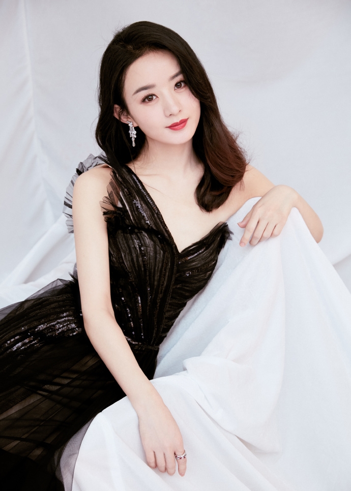 Triệu Lệ Dĩnh lột xác, giàu ngang ngửa Phùng Thiệu Phong