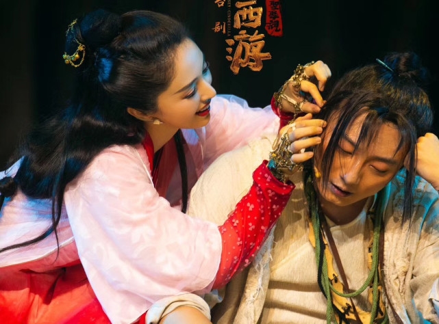 Đổng Tuyền thân mật với trai trẻ, Cao Vân Tường không thể níu kéo?