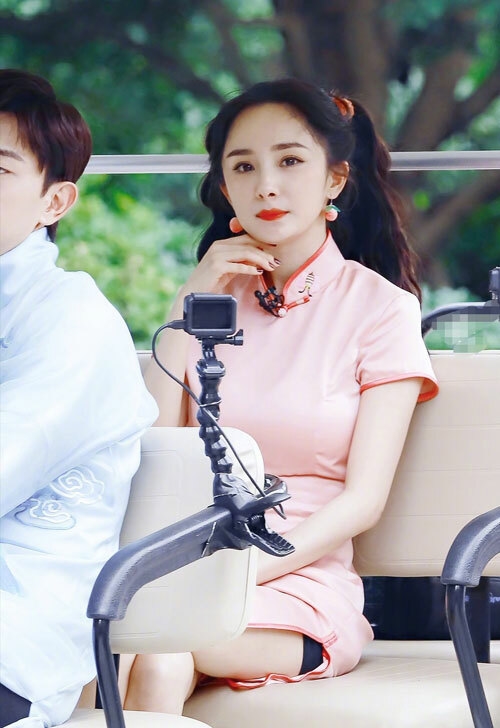Dương Mịch, Trịnh Sảng và sao Cbiz có nhan sắc trồi sụt thất thường