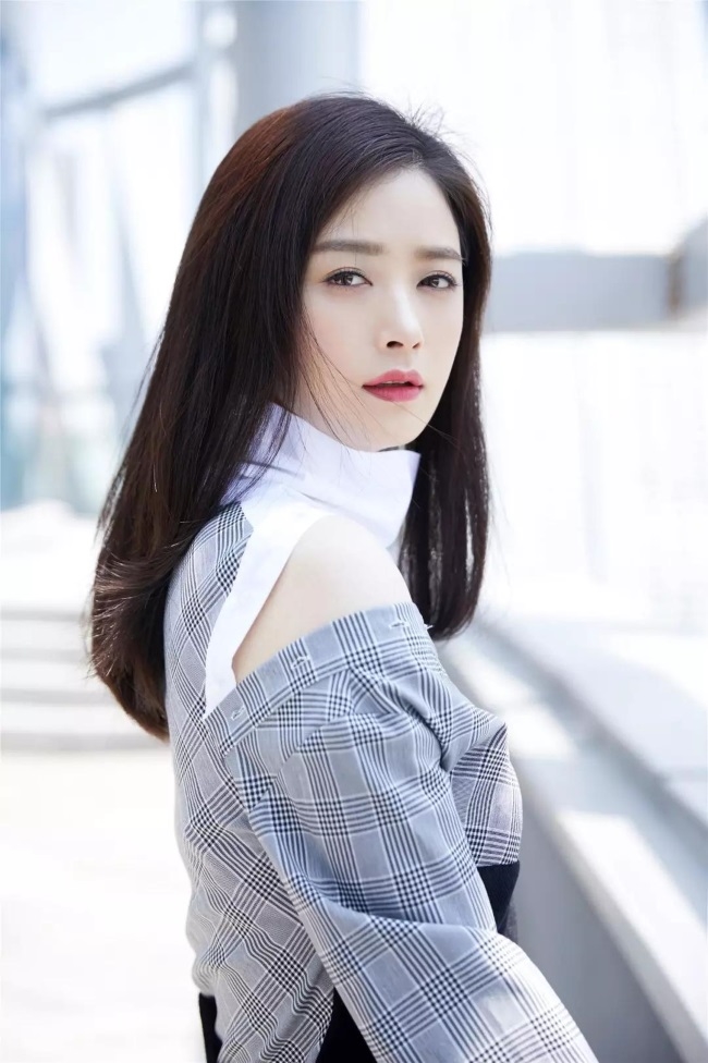 Huỳnh Hiểu Minh, Tưởng Hân và sao Cbiz hot nhưng không có phim để đóng