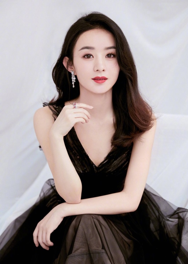 Lưu Diệc Phi, Cúc Tịnh Y và sao Cbiz có biệt danh 'hot hòn họt'