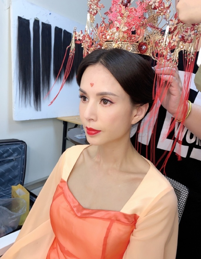 Lý Nhược Đồng hóa tân nương cổ trang, xinh đẹp quý phái đốn tim fan