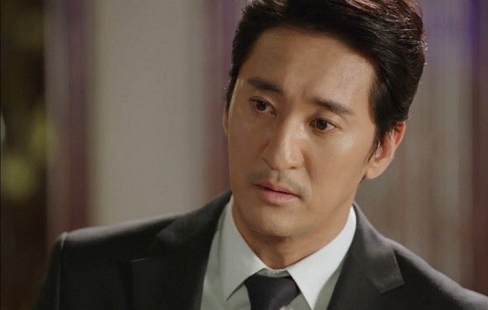 Shin Hyun Joon sốc nặng khi bị quản lý cũ tố ngược đãi