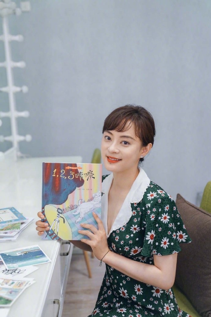 Tôn Lệ để tóc dài, chuẩn bị hợp tác với Dương Siêu Việt trong phim mới