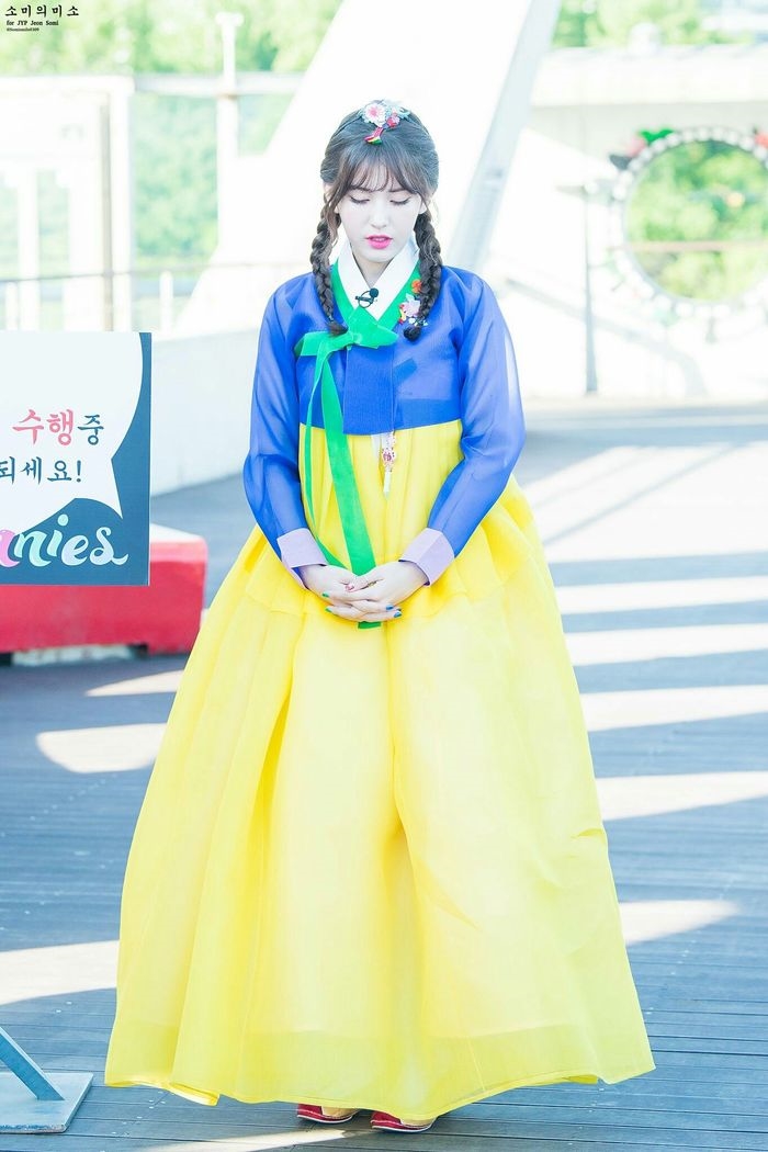 Yoona và dàn sao làng nhạc Hàn 'gây sốt' vì mặc Hanbok