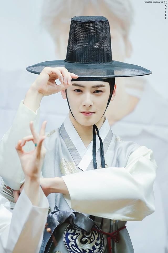 Yoona và dàn sao làng nhạc Hàn 'gây sốt' vì mặc Hanbok
