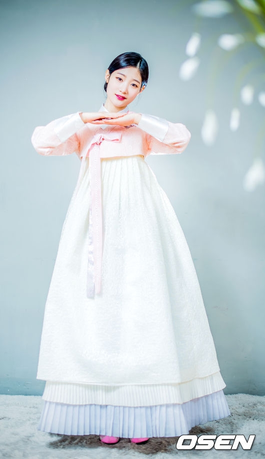 Yoona và dàn sao làng nhạc Hàn 'gây sốt' vì mặc Hanbok