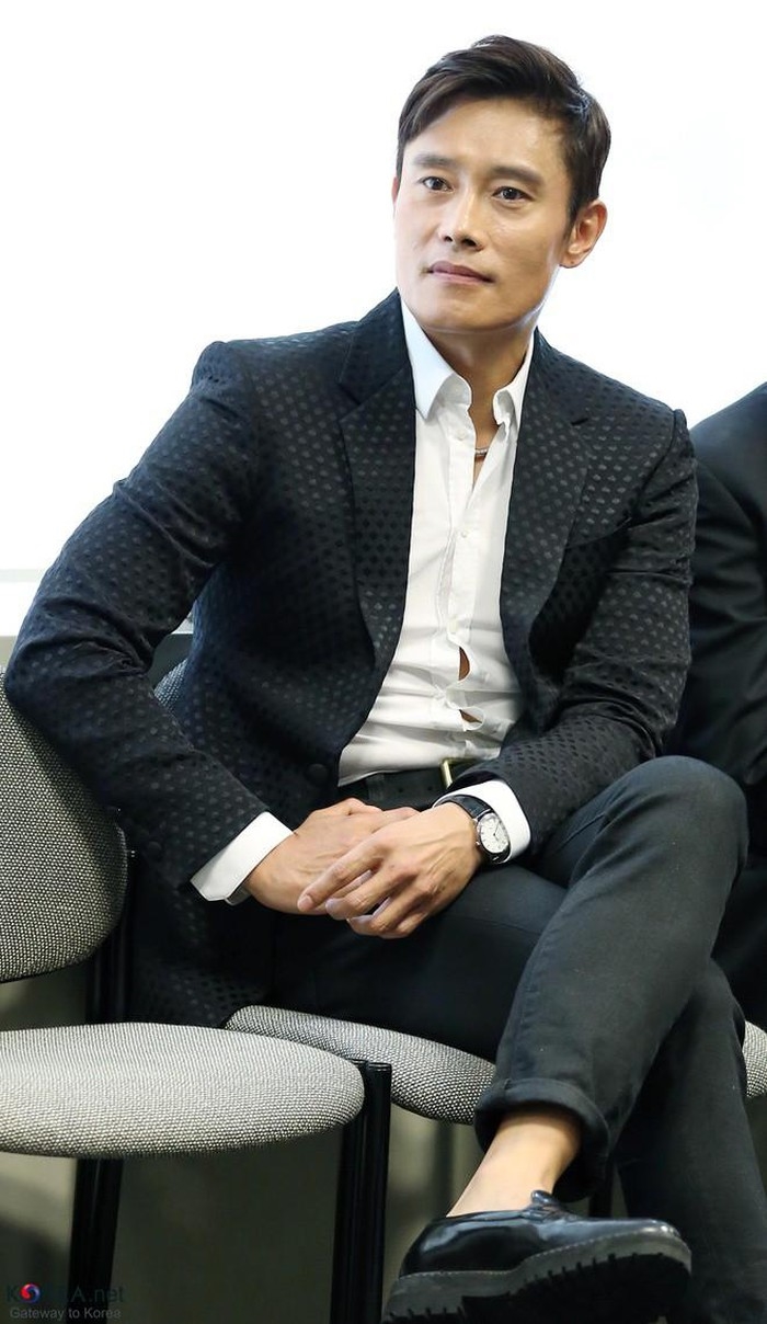 Lee Byung Hun và những ngôi sao giành nhiều giải Baeksang nhất
