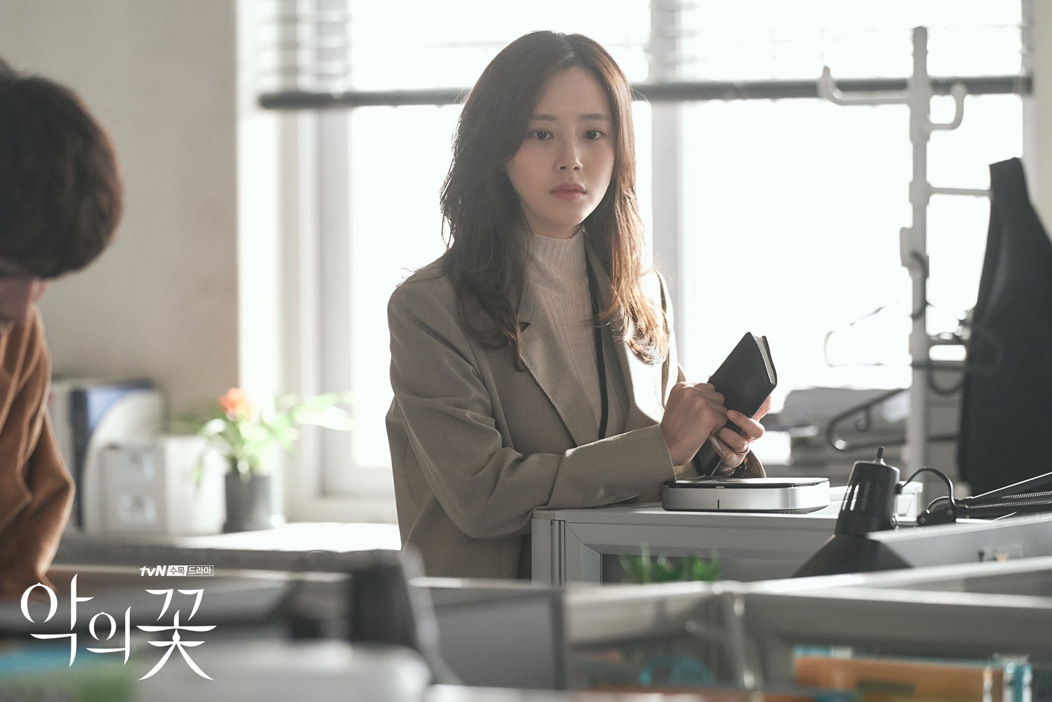 Moon Chae Won xinh đẹp và sắc sảo trong vai 'vợ' Lee Jun Ki