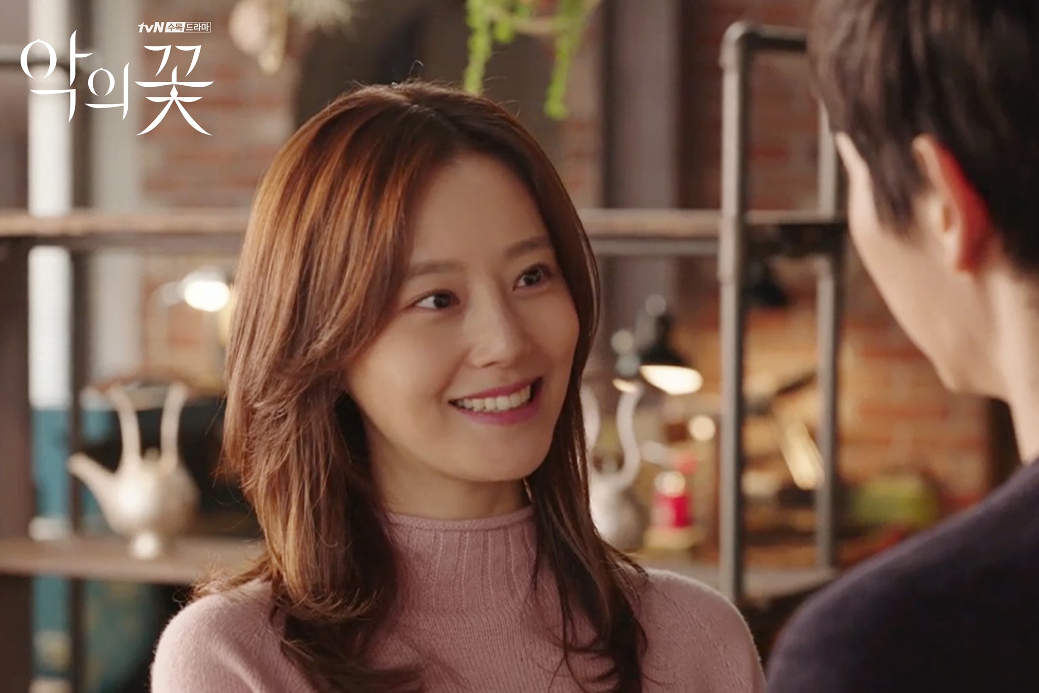 Moon Chae Won xinh đẹp và sắc sảo trong vai 'vợ' Lee Jun Ki