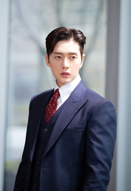 Lee Min Ho rớt khỏi top 5 nam chính được thích nhất nửa đầu 2020