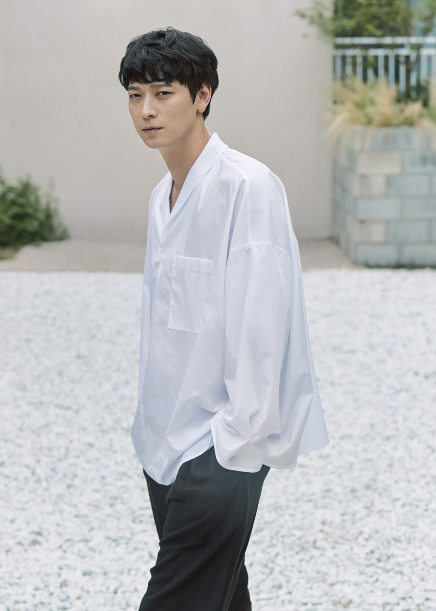 Kang Dong Won 'gây sốt' với nhan sắc tuổi 39 đỉnh cao