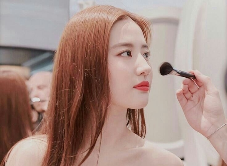 Dương Dương, Nhiệt Ba và sao Cbiz sở hữu sống mũi cực phẩm