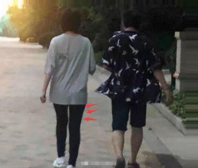 Đường Nghệ Hân tái xuất hậu sinh con, dáng người thon thả như thiếu nữ