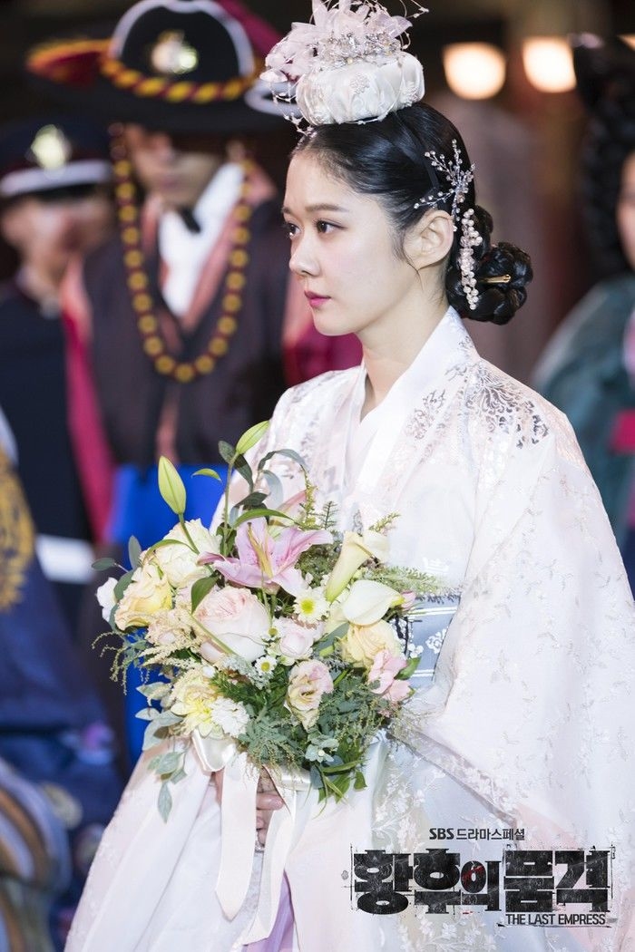 Jang Na Ra đẹp nao lòng trong bộ sưu tập váy cưới trên màn ảnh