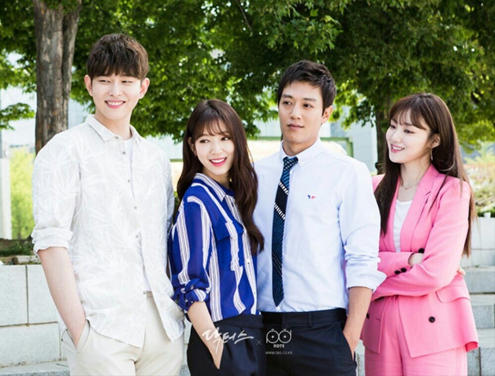 Lee Sung Kyung gửi quà tới phim trường ủng hộ Park Shin Hye