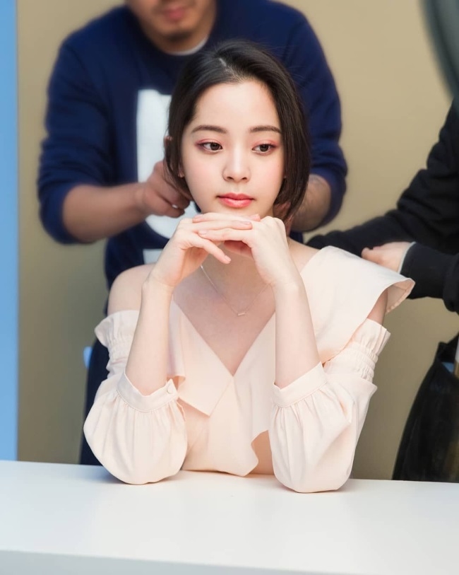 Mỹ nhân Cbiz bé đã xinh, lớn lại càng hút hồn