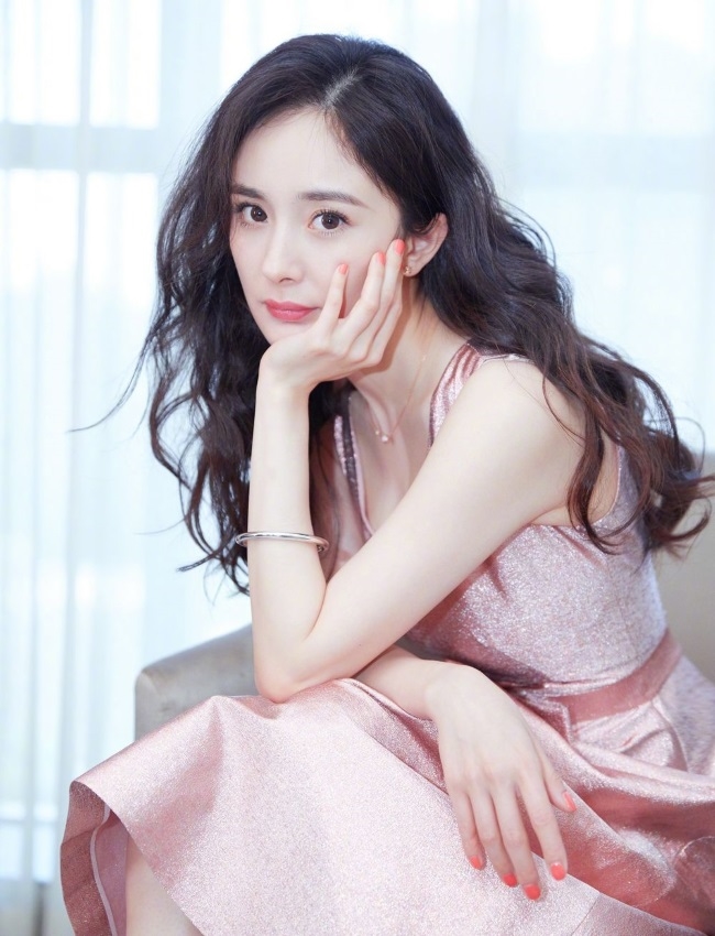 Mỹ nhân Cbiz bé đã xinh, lớn lại càng hút hồn
