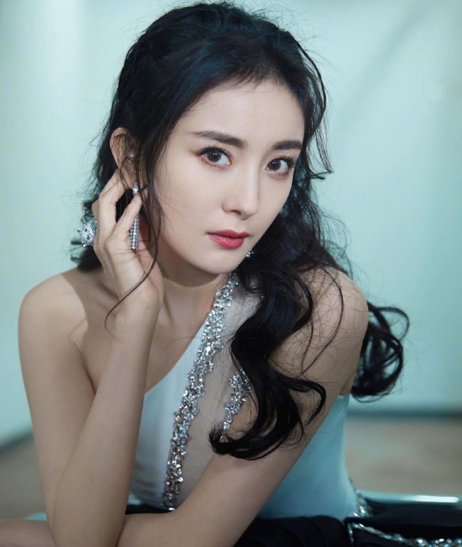 Mỹ nhân Cbiz bé đã xinh, lớn lại càng hút hồn