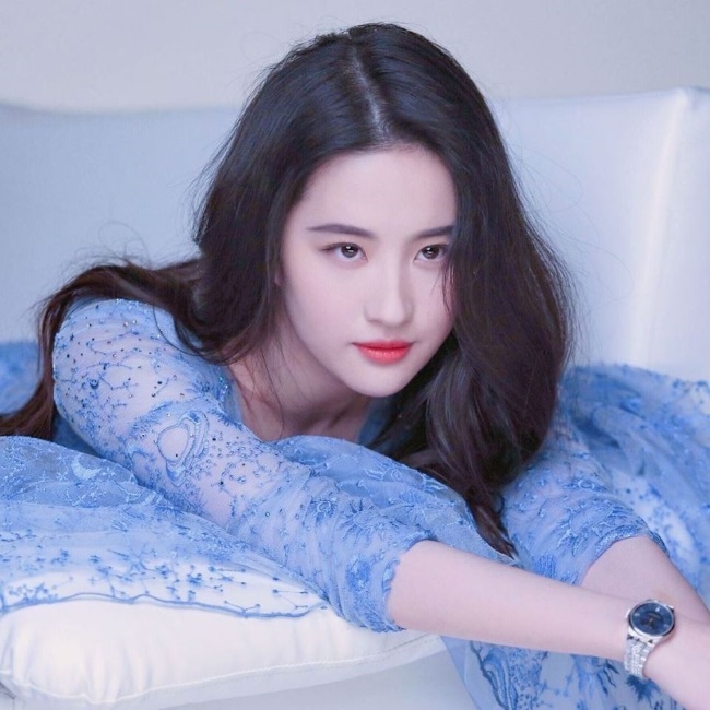 Mỹ nhân Cbiz bé đã xinh, lớn lại càng hút hồn