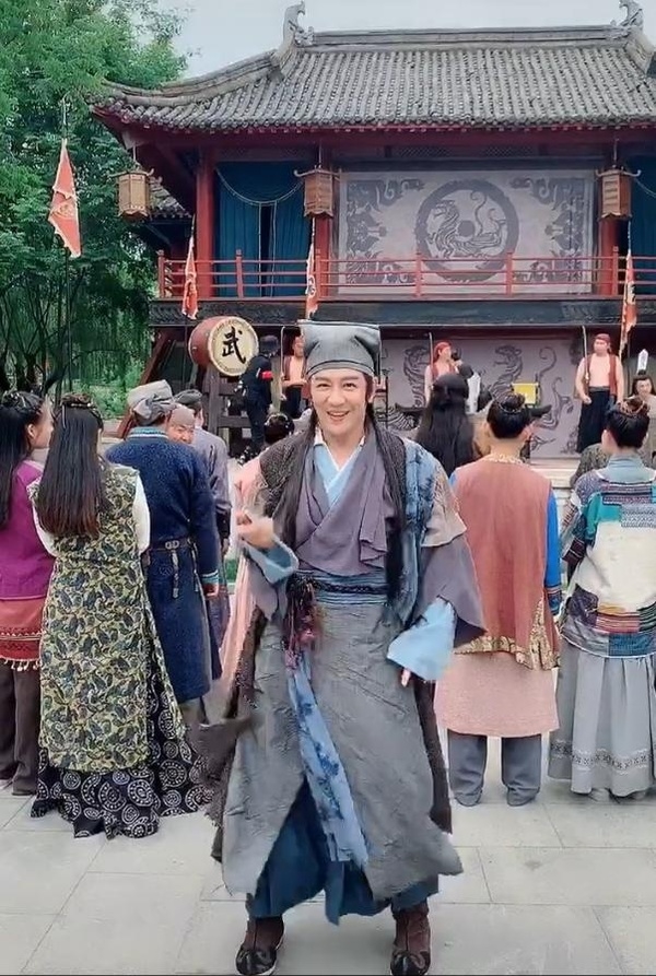 'Đoàn Dự' Trần Hạo Dân chật vật kiếm tiền nuôi con vì đẻ quá dày