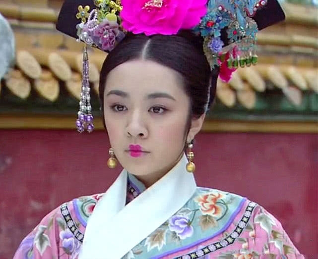 Triệu Lệ Dĩnh, Lưu Thi Thi và sao nữ Cbiz với kiểu trang điểm kỳ quái