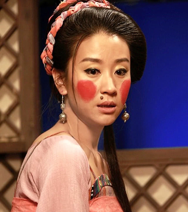 Triệu Lệ Dĩnh, Lưu Thi Thi và sao nữ Cbiz với kiểu trang điểm kỳ quái