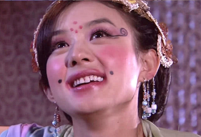 Triệu Lệ Dĩnh, Lưu Thi Thi và sao nữ Cbiz với kiểu trang điểm kỳ quái