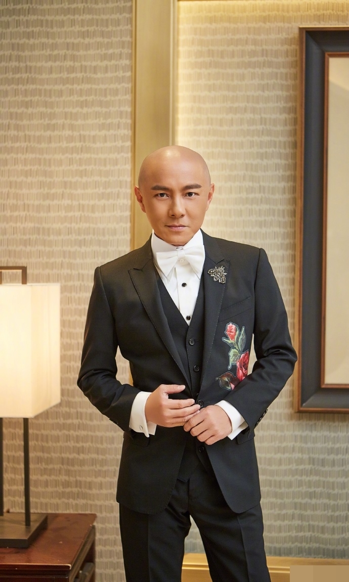 Trương Vệ Kiện và sao Cbiz bất hòa với đoàn làm phim