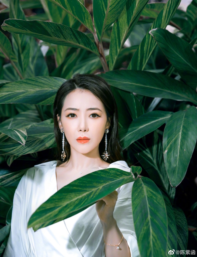 'Ân Ly' Trần Tử Hàm thành Kim Hoa bà bà trong Tân Ỷ Thiên Đồ Long Ký