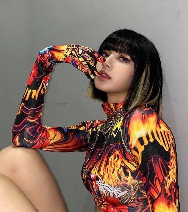 IU, Lisa và loạt sao Hàn kiếm tiền khủng từ YouTube