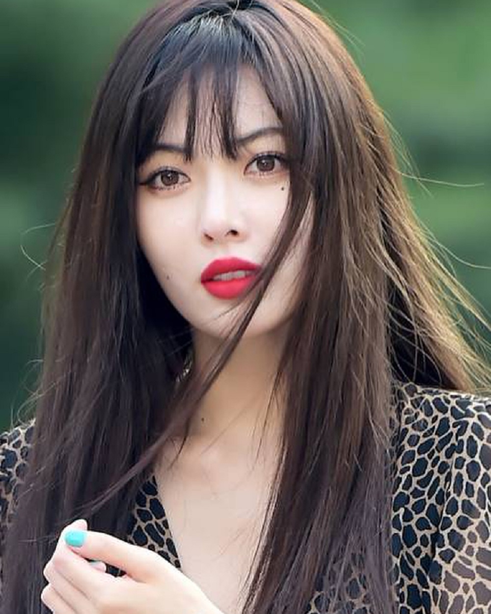 IU, Lisa và loạt sao Hàn kiếm tiền khủng từ YouTube